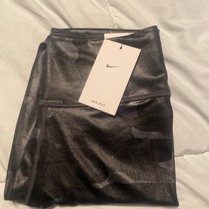 Nike One mid rise full length Camo leggings.